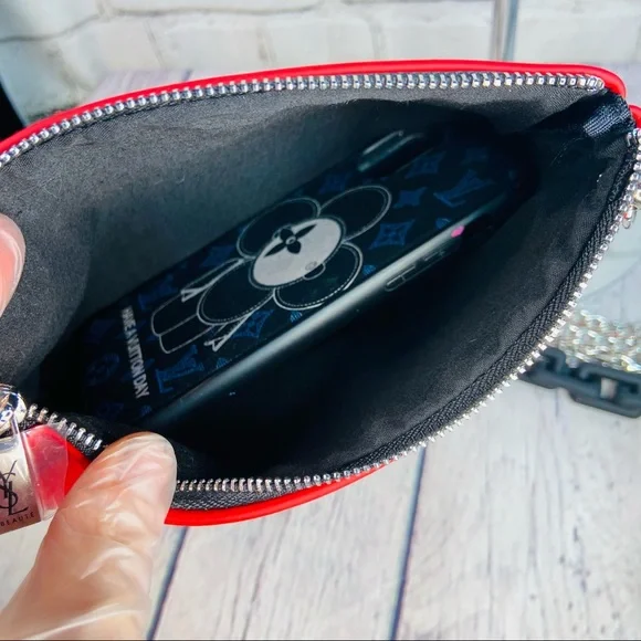 YSL crossbody pouch shoulder bag from the beauty line comes with 2 style chains - Picture 8 of 11